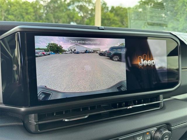 Photo of 2025 Anvil Clearcoat Jeep Gladiator