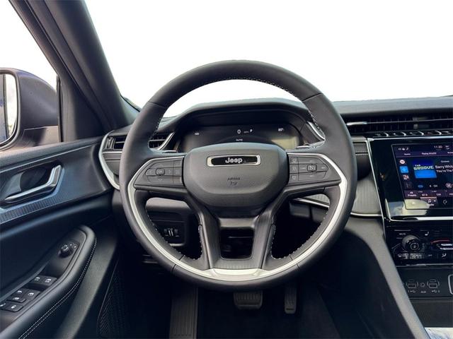 Photo of 2025 Metallic Jeep Grand Cherokee L
