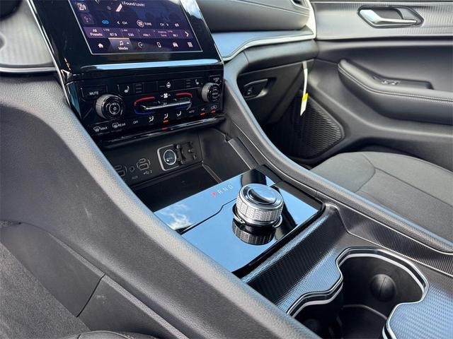 Photo of 2025 Metallic Jeep Grand Cherokee L