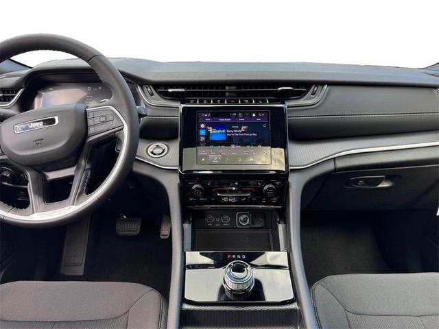 Photo of 2025 Metallic Jeep Grand Cherokee L