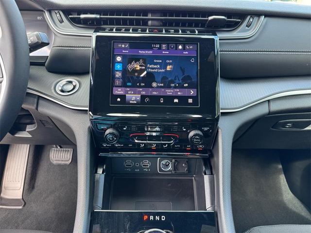 Photo of 2025 Metallic Jeep Grand Cherokee L