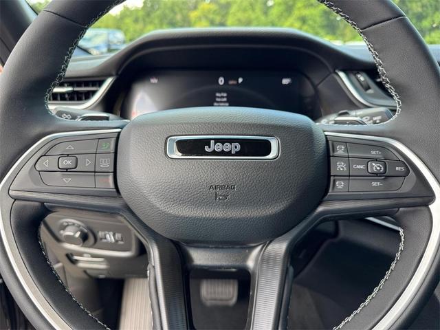 Photo of 2025 Metallic Jeep Grand Cherokee L