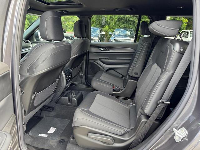 Photo of 2025 Metallic Jeep Grand Cherokee L