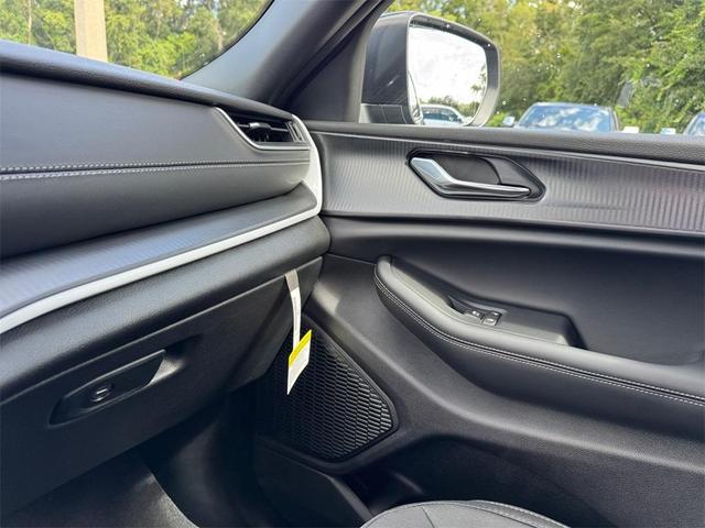 Photo of 2025 Metallic Jeep Grand Cherokee L