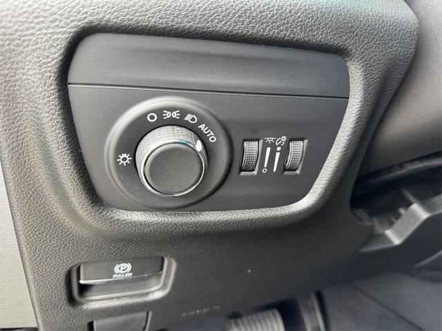 Photo of 2025 Metallic Jeep Grand Cherokee L