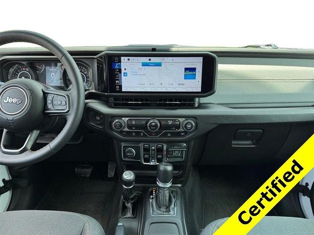 Photo of 2024 Bright White Clearcoat Jeep Gladiator