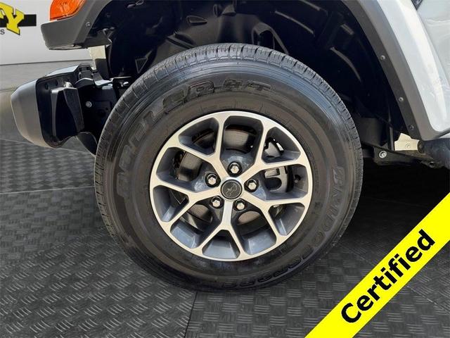 Photo of 2024 Bright White Clearcoat Jeep Gladiator