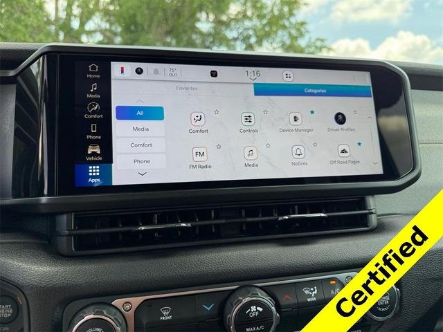 Photo of 2024 Bright White Clearcoat Jeep Gladiator