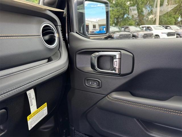 Photo of 2025 Black Clearcoat Jeep Wrangler