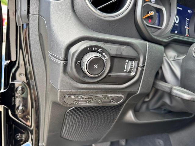 Photo of 2025 Black Clearcoat Jeep Wrangler
