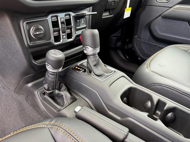 Photo of 2025 Black Clearcoat Jeep Wrangler