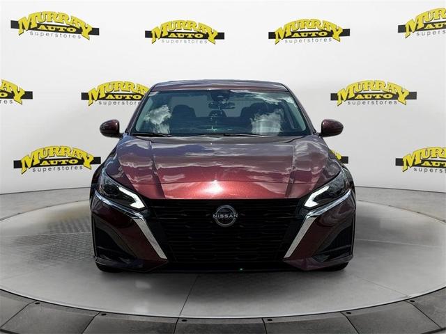 Photo of 2023 Garnet Pearl Nissan Altima
