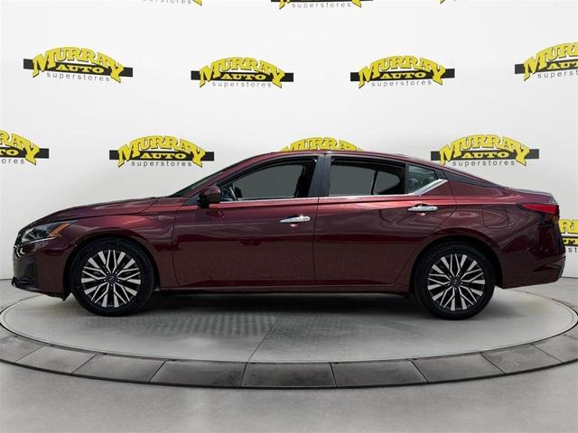Photo of 2023 Garnet Pearl Nissan Altima