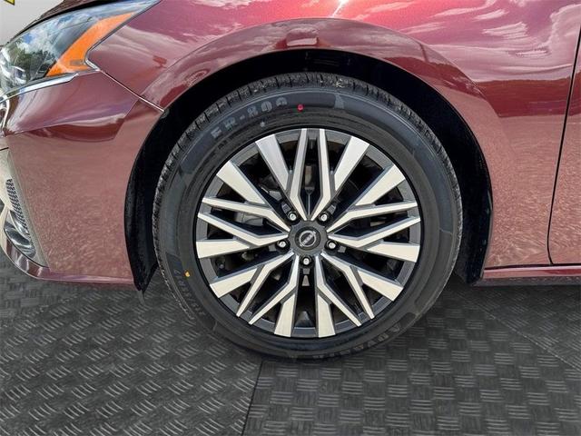 Photo of 2023 Garnet Pearl Nissan Altima