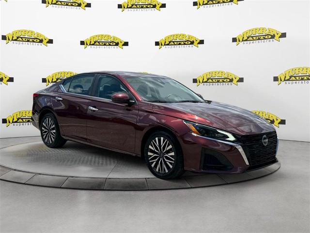 Photo of 2023 Garnet Pearl Nissan Altima