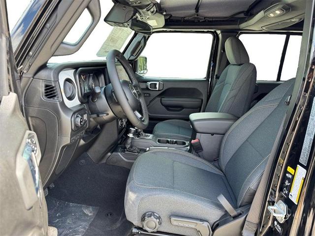 Photo of 2025 Black Clearcoat Jeep Gladiator
