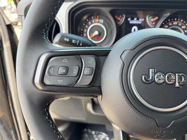 Photo of 2025 Black Clearcoat Jeep Gladiator