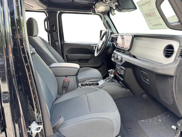Photo of 2025 Black Clearcoat Jeep Gladiator
