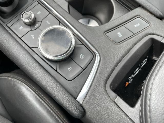 Photo of 2020 Stellar Black Metallic Cadillac XT6