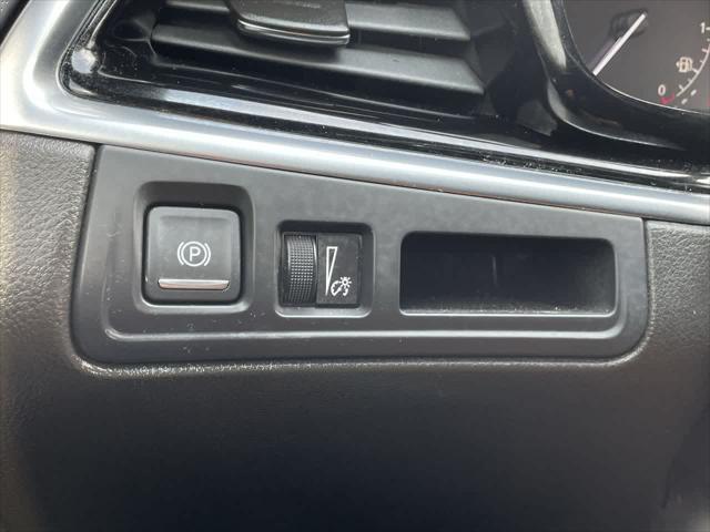 Photo of 2023 Argent Silver Metallic Cadillac XT6