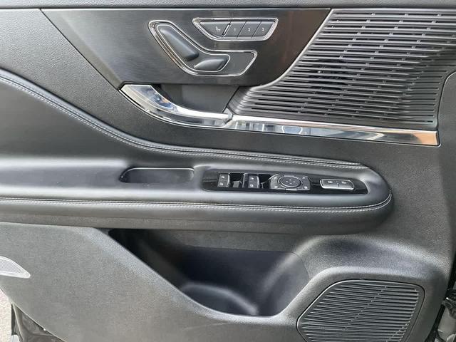 Photo of 2022 Infinite Black Metallic Clearcoat Lincoln Corsair