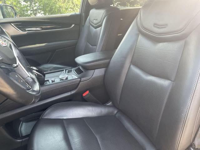 Photo of 2023 Argent Silver Metallic Cadillac XT5