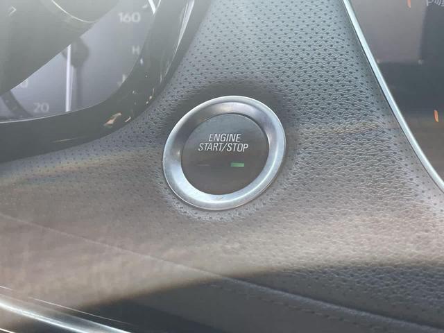 Photo of 2023 Argent Silver Metallic Cadillac XT5