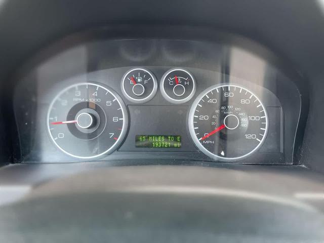 Photo of 2009 White Ford Fusion