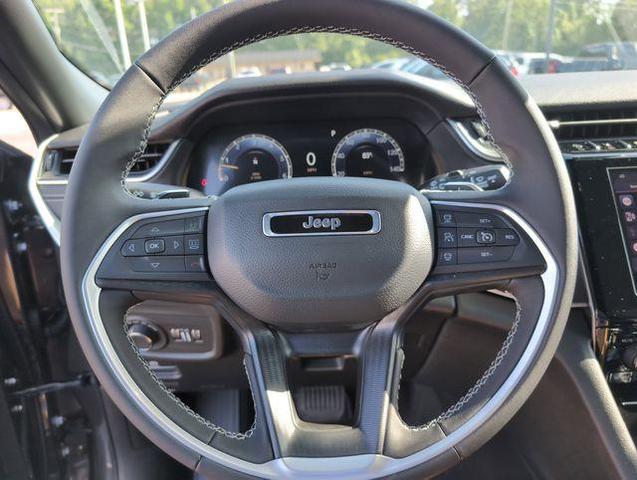 Photo of 2025 Gray Jeep Grand Cherokee L