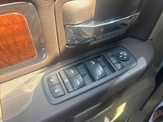 Photo of 2010 Bright White Clearcoat/Light Graystone Pearlcoat Dodge Ram 2500