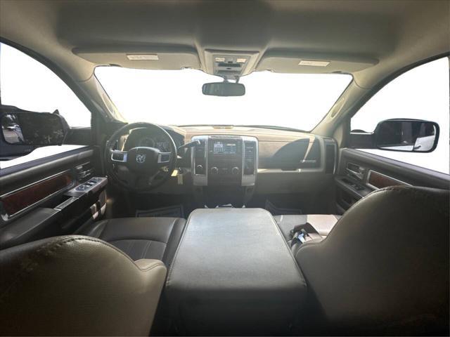 Photo of 2010 Bright White Clearcoat/Light Graystone Pearlcoat Dodge Ram 2500