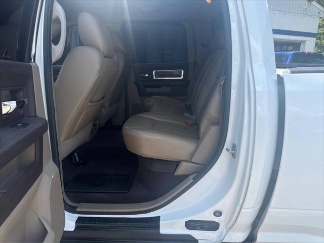 Photo of 2010 Bright White Clearcoat/Light Graystone Pearlcoat Dodge Ram 2500