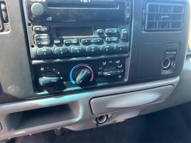 Photo of 2003 Oxford White Clearcoat Ford F-250