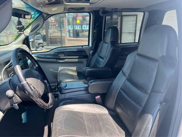 Photo of 2003 Oxford White Clearcoat Ford F-250