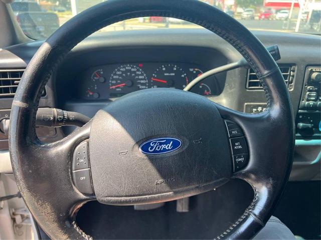 Photo of 2003 Oxford White Clearcoat Ford F-250
