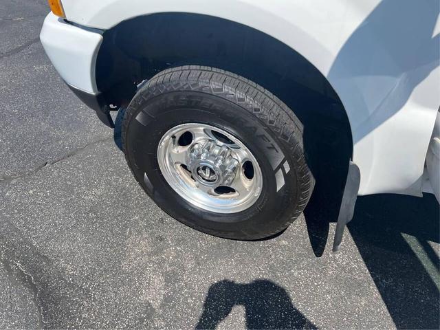 Photo of 2003 Oxford White Clearcoat Ford F-250