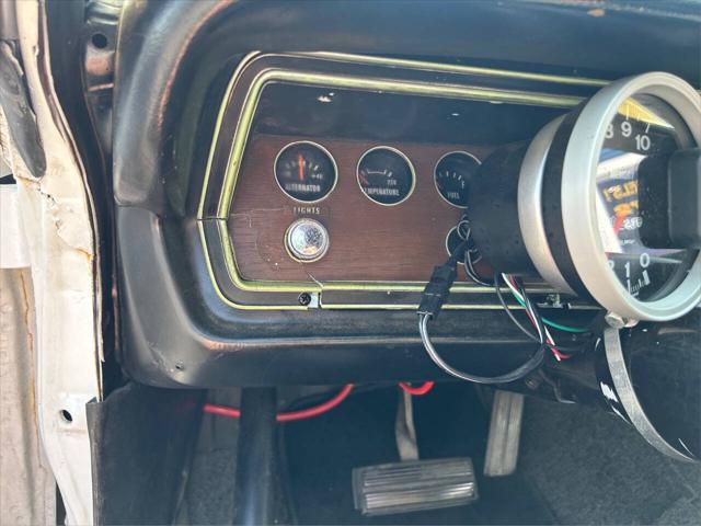 Photo of 1974 White Plymouth Duster