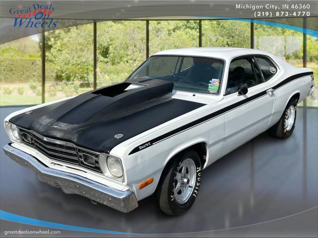 Photo of 1974 White Plymouth Duster
