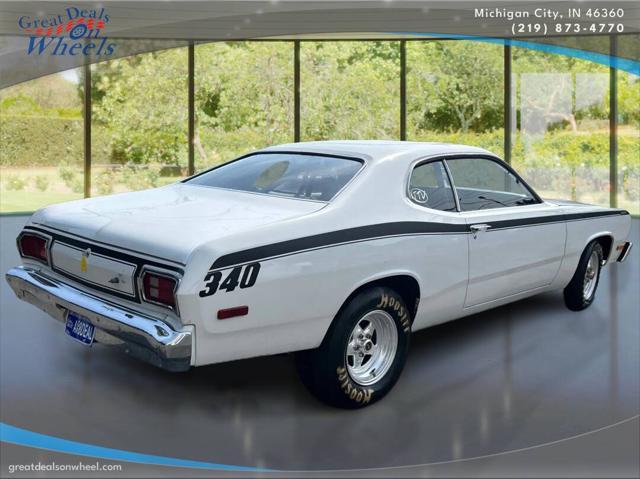 Photo of 1974 White Plymouth Duster