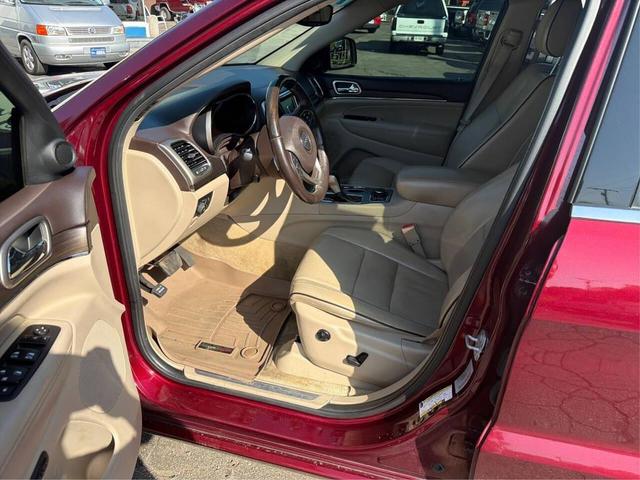Photo of 2017 Velvet Red Pearlcoat Jeep Grand Cherokee