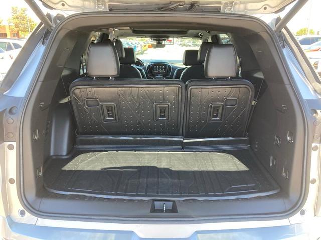 Photo of 2022 Silver Ice Metallic Chevrolet Traverse