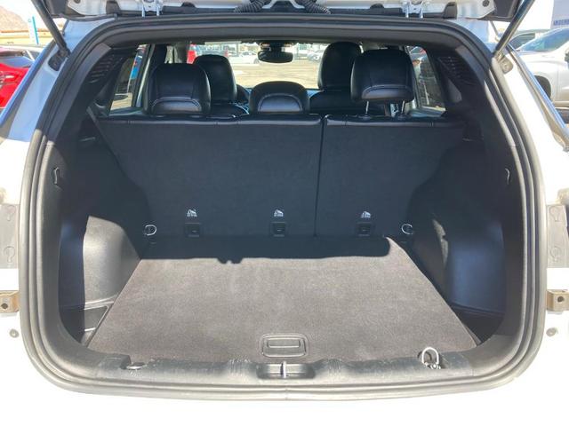 Photo of 2023 Bright White Clearcoat Jeep Compass