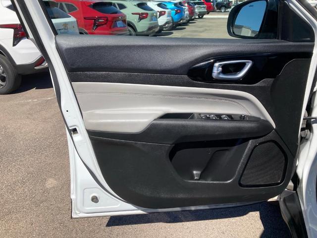 Photo of 2023 Bright White Clearcoat Jeep Compass