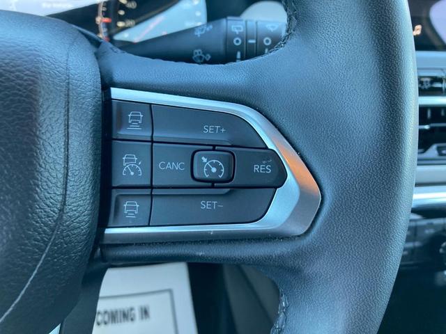 Photo of 2023 Bright White Clearcoat Jeep Compass