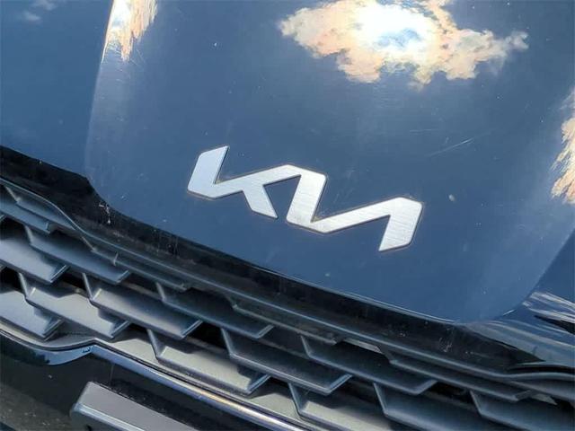 Photo of 2022 Ebony Black Kia K5