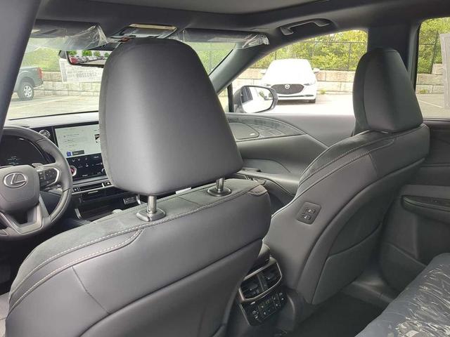 Photo of 2025 Eminent White Pearl Lexus RX 450h+