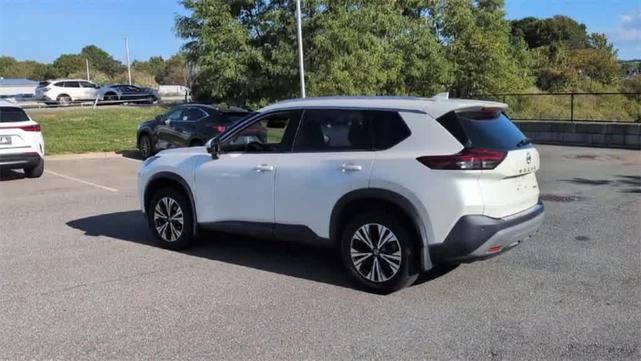 Photo of 2021 Pearl White Tricoat Nissan Rogue