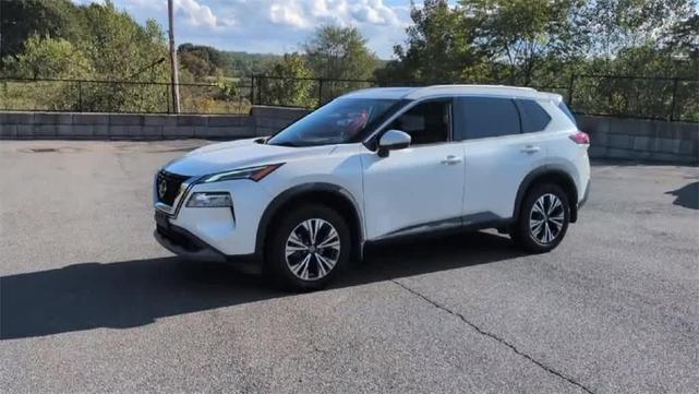 Photo of 2021 Pearl White Tricoat Nissan Rogue