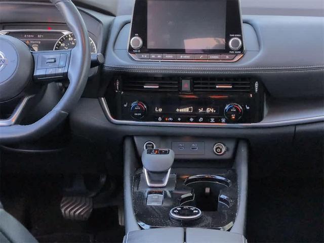 Photo of 2021 Pearl White Tricoat Nissan Rogue