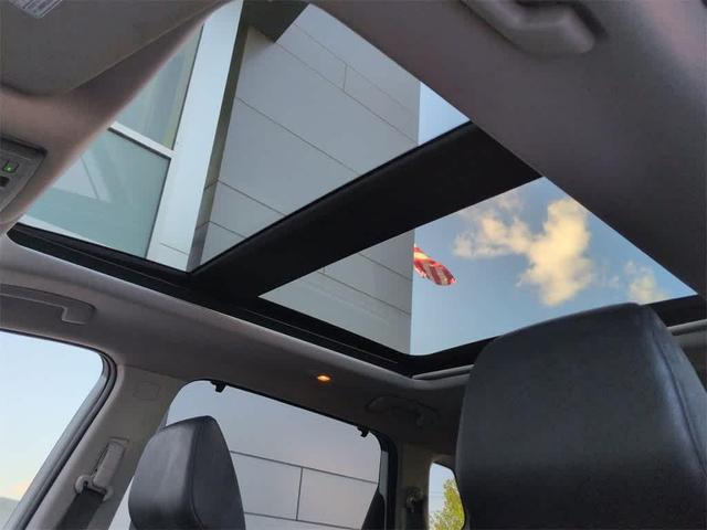 Photo of 2021 Pearl White Tricoat Nissan Rogue
